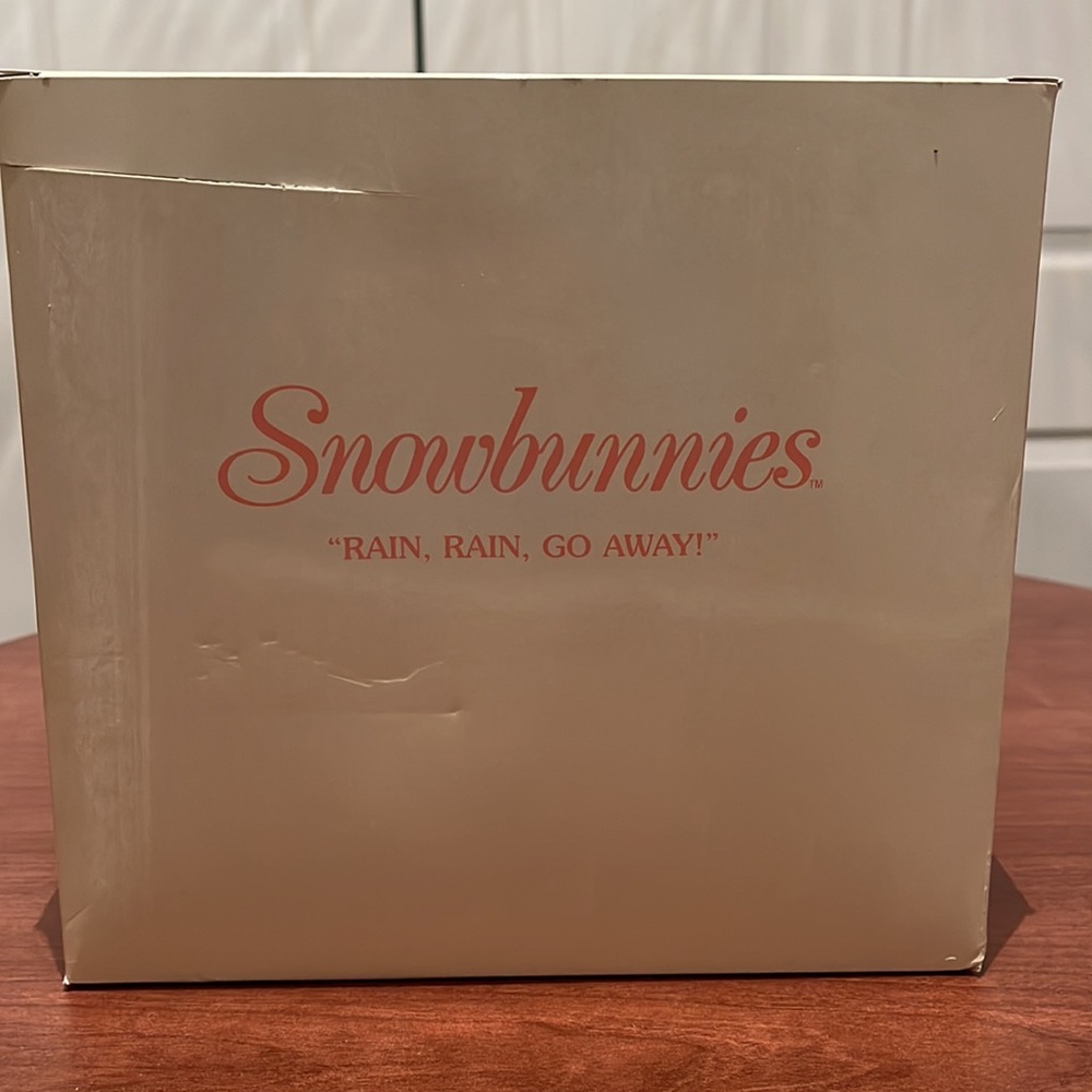 Snowbabies, bisque porcelain figurine, “Rain, Rain, Go Away” - Picture 12 of 12